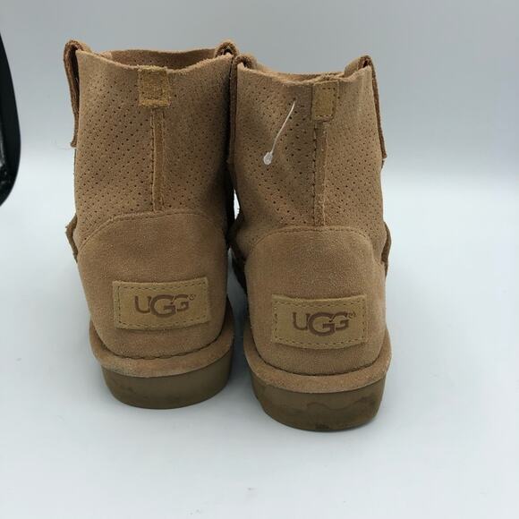 UGG Suede Mini Ankle Chesnut Slip On Boots Womens 7 Snow Winter Tan Cabincore - Picture 3 of 7